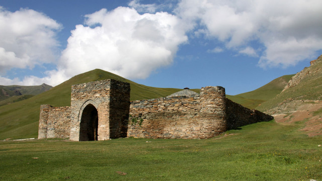 Taş Rabat Kervansarayı